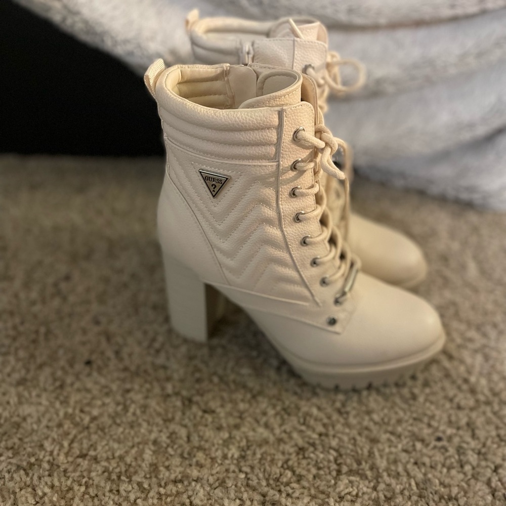Guess boots